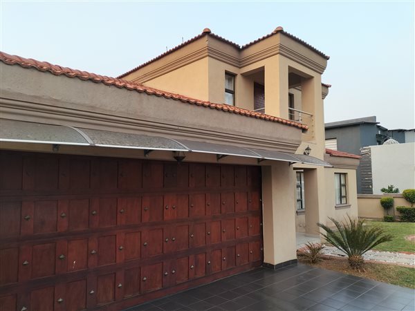 4 Bedroom House 4 Bedroom House